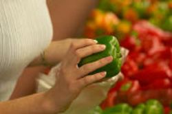 new31_Woman squeezing green pepper.jpg