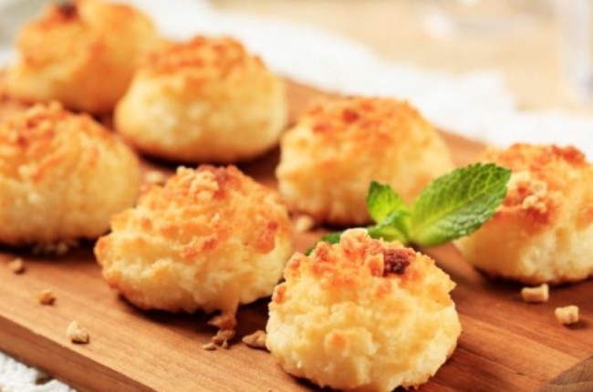 images_10_CoconutMacaroons-638x350.jpg