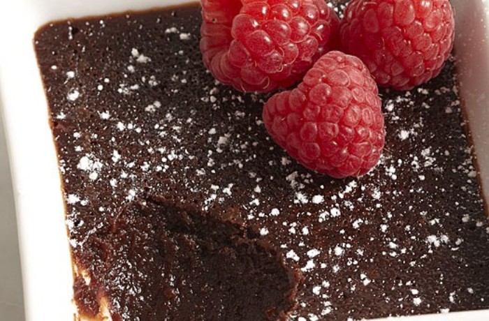 images_14_051115083-03-molten-chocolate-cake-recipe_xlg-600x350.jpg