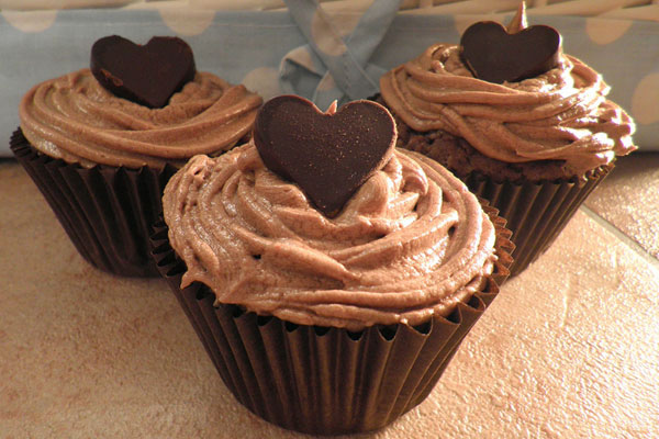 images_Heart-Choco-Frost-Cupcakes1.jpg