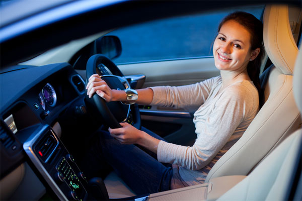 images_business-woman-driving-car.jpg
