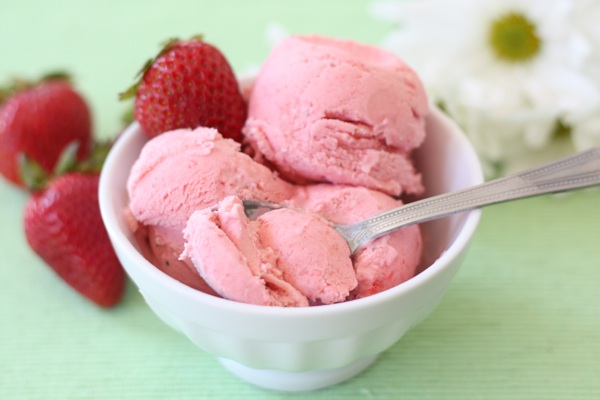 images_0astrawberry-ice-cream4.jpg