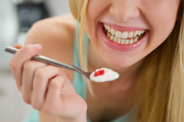 images_0aaaaaeating-yogurt.jpg