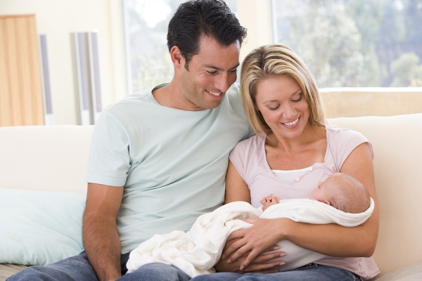 images_24112016_parents-with-baby.jpg