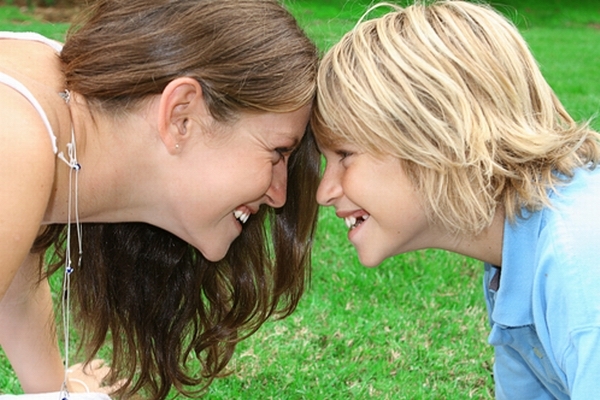 images_11122016_mom-son-playing-outside.jpg