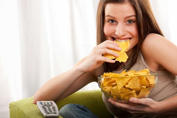 images_28122016_woman-eating-snack.jpg