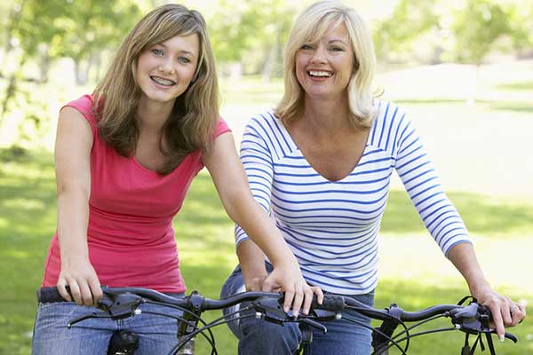 images_30122016_2_bigstock-Mother-And-Daughter-Cycling-Th-13897070.jpg