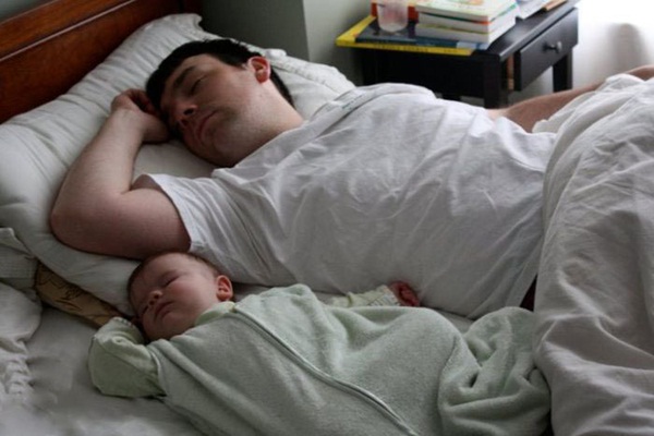 images_6122016_Father-son-sleeping-in-same-style.jpg