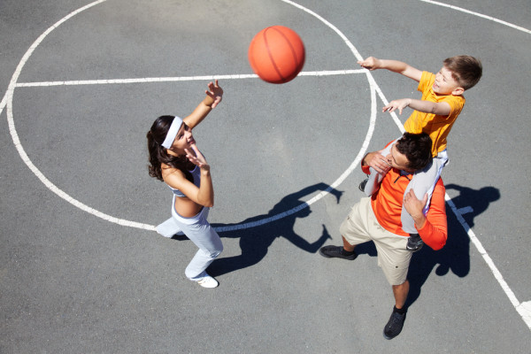 images_2612017_2_family_playing_basketball-e1427133399629.jpg