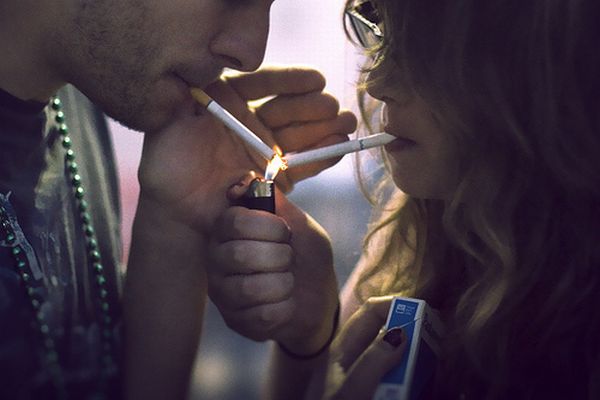 images_1422017_smoking-couple.jpg