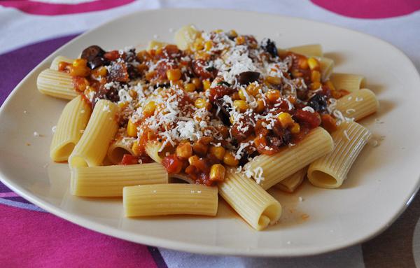 images_422017_rigatoni-me-kalampoki-kai-elies.jpg