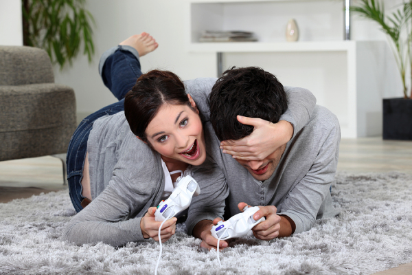 images_822017_bigstock-cute-couple-playing-video-game-37062490-600x400.jpg