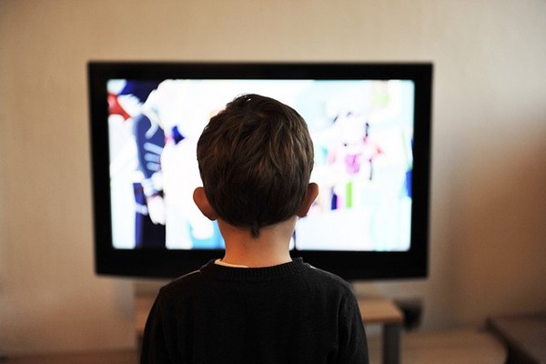 images_1832017_kid-watching-tv.jpg