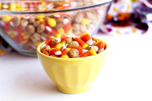 images_2032017_2_Sweet-and-Salty-Candy-Corn-Snack-Mix-Recipe.jpg