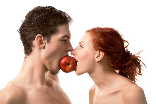 images_2632017_2_couple-eating-apple.jpg