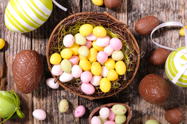 images_1442017_2_Easter-chocolate-eggs-Stock-Photo-04.jpg