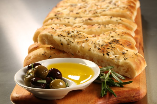 images_1742017_2_mediterranean-diet-focaccia-rosemary-olive.jpg