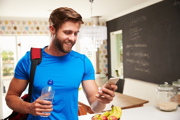 images_2242017_2_Man-Wearing-Gym-Clothing-Looking-At-Phone.jpg