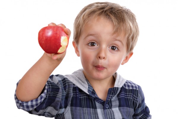 images_642017_toddler-eating-an-apple-sl-600x400.jpg