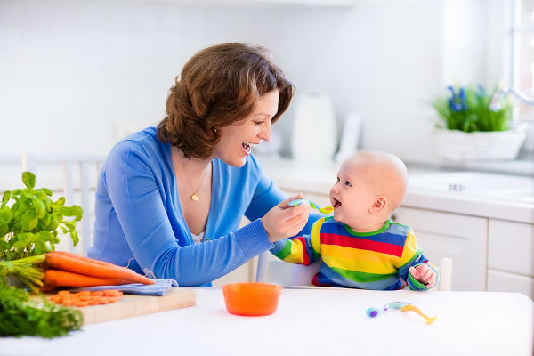 images_2552017_2-Mother-feeding-child-healthy-vegetables.jpg