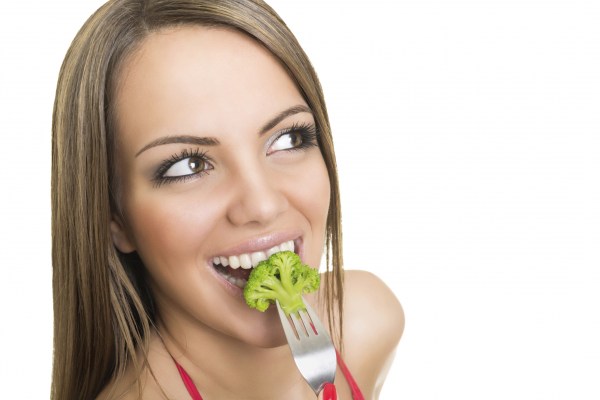 images_1562017_Happy-Young-Woman-Eating-Broccoli-Credit-iStock-.jpg