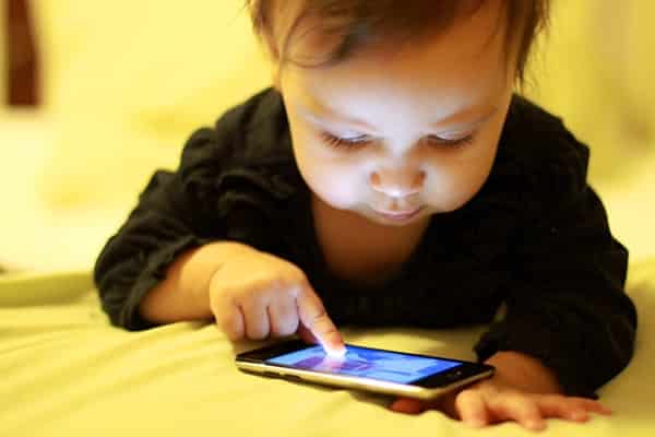 images_1862017_2_ProductiveMuslim-My-Child-is-an-iPad-Addict-9-Tips-to-Get-Your-Kids-Off-Their-Gadgets-600-min.jpg