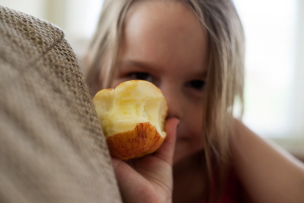 images_2962017_00050_Kid-eating-Apple-2_LR__DSC3339.jpg