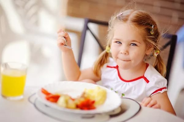 images_862017_little-kid-girl-eating-nutrition_1024x1024.jpg