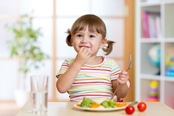 images_862017_xWIC-Kid-Eatting-food-.jpg.pagespeed.ic.Ir0aZXaQ90.jpg