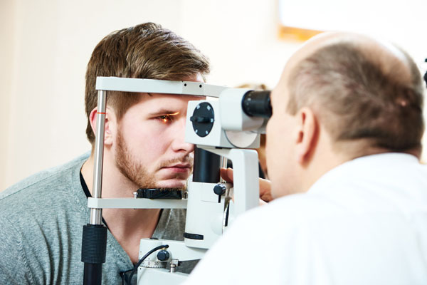 images_472017_bigstock-Male-optometrist-optician-doct-92340083-1.jpg