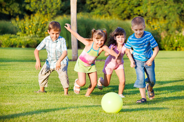 images_1592017_2_Lawn-on-the-children-playing-HD-picture.jpg