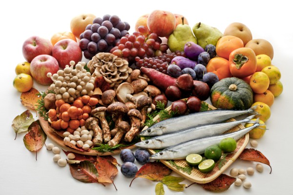 images_392017_mediterranean-diet-fruit-vegetables-mushrooms-lemon-fish.jpg